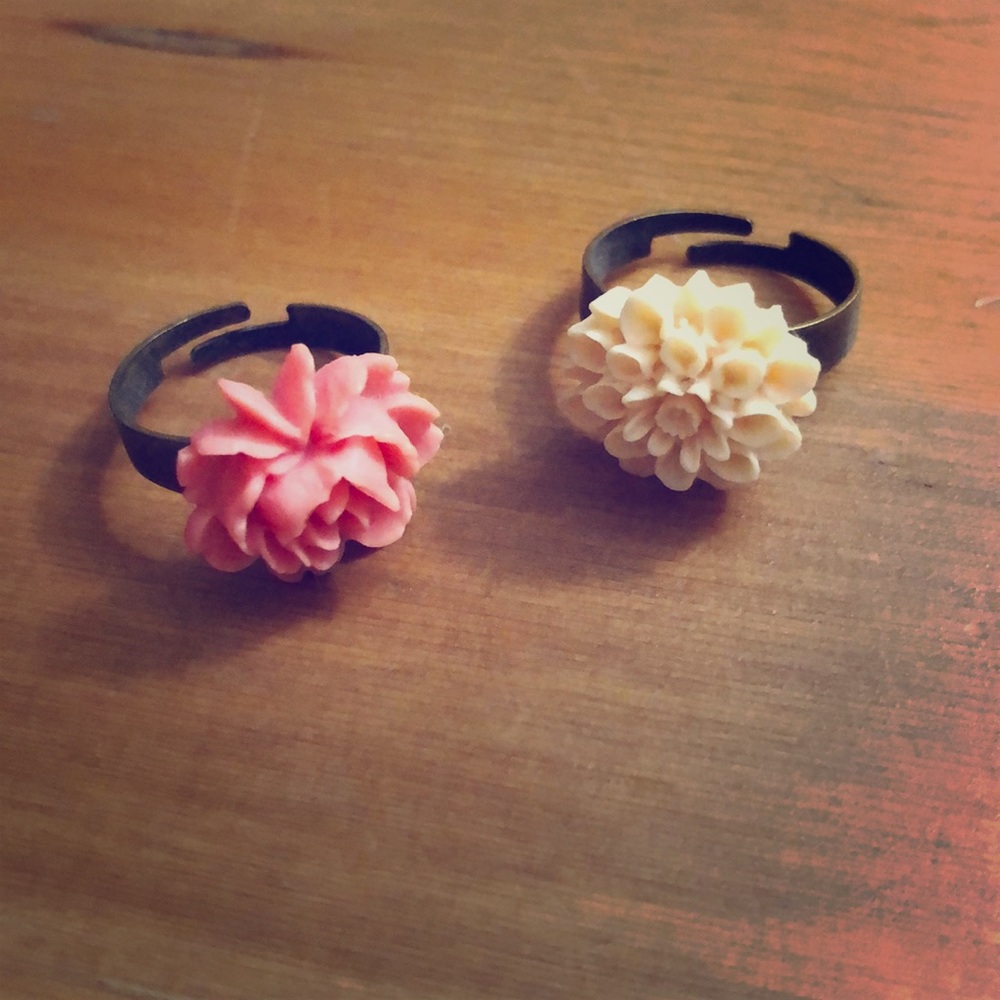 Adjustable flower rings